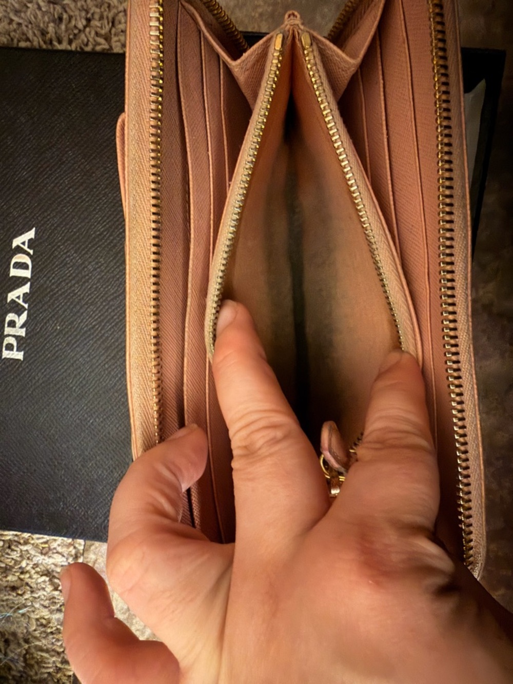 Authentic Prada Pink Wallet with Bow - Picture 8 of 10